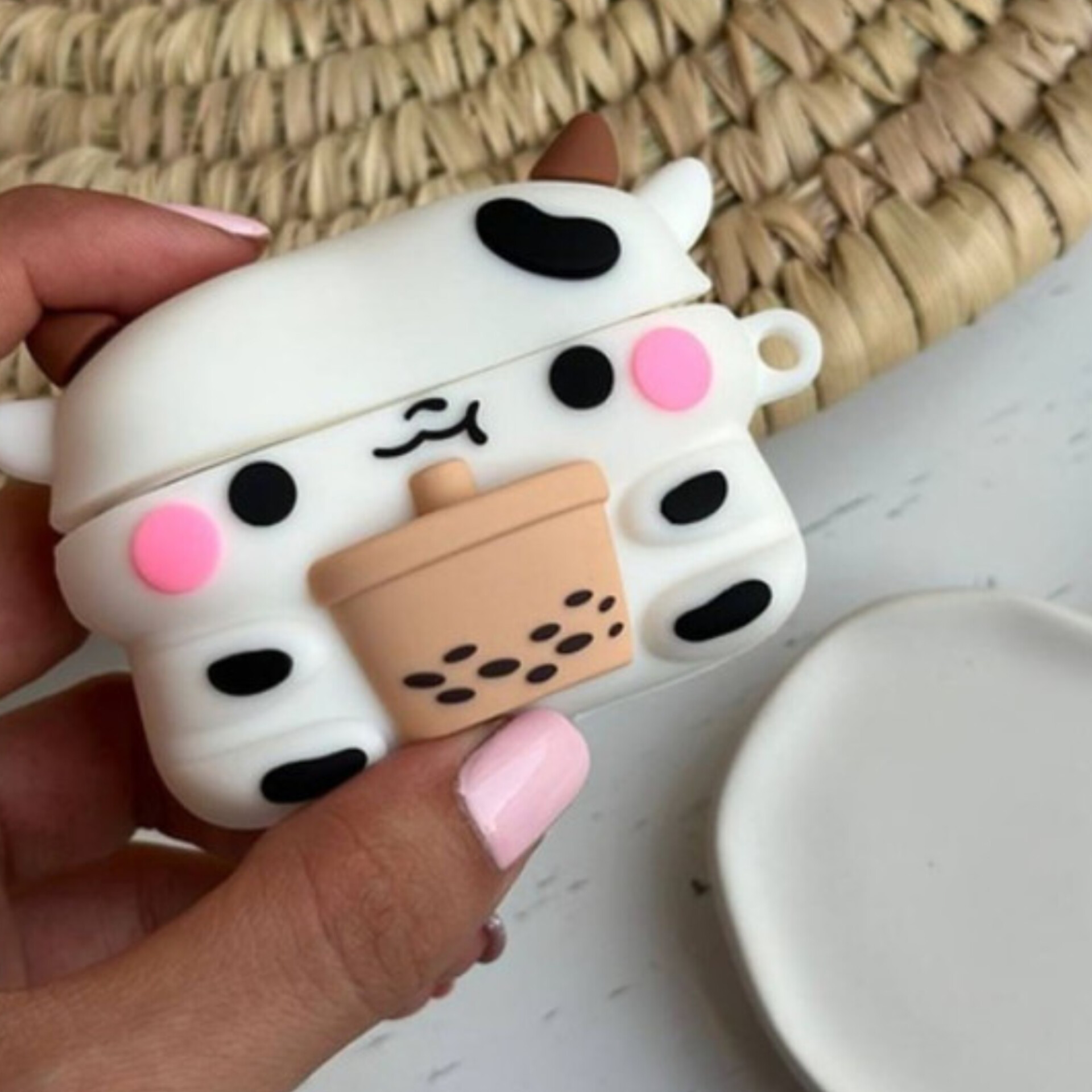 محافظ سیلیکون گاو انیمه ای ایرپاد پرو۲ airpods pro2