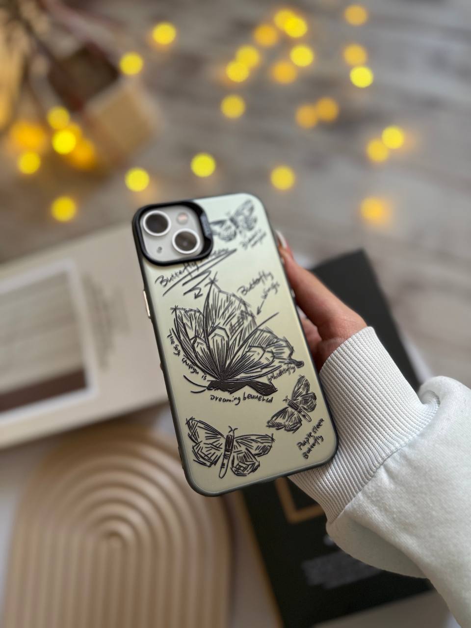 کاور فانتزی so cool طرح پروانه سیاه قلم